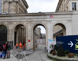 الداخل مزدحم بالتوترات.. والتناقضات منهمكة بالبوانتاجات.. وترقُّب لاجتماع باريس