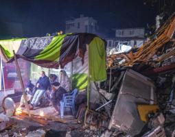 أكثر من 4800 قتيل في الزلزال "المدمّر"... وعمليات البحث جارية