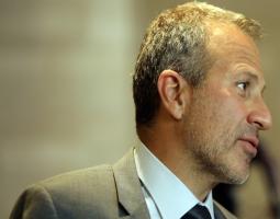 باسيل يستعين بالجنرال في وجه «المتمردين»: أسعى مع المعارضة لتبني مرشحين لا واحد