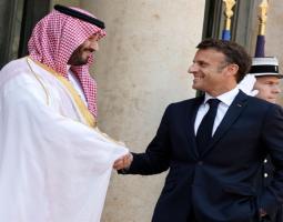 تشريع الضرورة رهن الانقسام السياسي الرئاسي: هل يحمل لودريان حصيلة فرنسية - سعودية - إيرانية؟