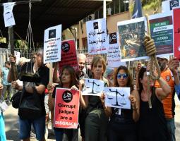 لبنان يبدأ إعادة أموال المودعين... بالتقسيط