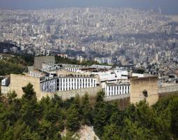 سجناء لبنان ينتظرون الغذاء... وتسريع المحاكمات