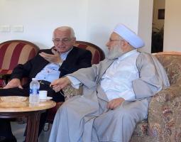 المفتي عبدالله في عزاء آل موسى يدعو "لمقاربة القضايا الوطنية ببعد وطني لا طائفي".