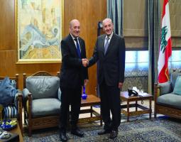 بري يستقبل الموفد الفرنسي ويتحدث عن «كوة في جدار الرئاسة»