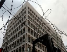 الحاكم يورّث نوابه فوضى وخسائر