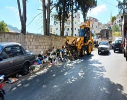 "حزب الله" يرفع النفايات من "منطقة الفيلات" جوار صيدا بعد مناشدة ألاهالي