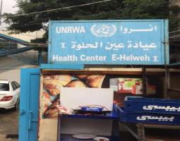 "الأونروا" تعلق خدماتها اليوم في مخيم عين الحلوة احتجاجا على انتهاك المسلحين لمبانيها