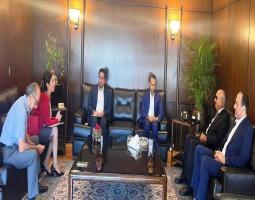 صالح يلتقي السفير الماليزي ويشدد على تطوير العلاقات بين اصحاب القطاعات المنتجة