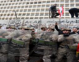 التعميم 151 يصدر اليوم: 150 دولاراً وميزانيات المصارف على سعر السوق | ألعاب «المركزي» البهلوانية... مستمرّة