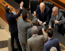 السلطة تمدّد للبلديات: دبّروا راسكم!