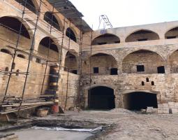 البزري يتفقد أعمال ترميم وتأهيل مبنى قشلة صيدا القديمة .