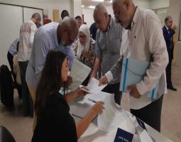 وقائع تسليم الدفعة الأولى من سندات تمليك بيوت التعمير في صيدا والمية ومية لأصحابها