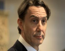 الموفد الأميركي عائد إلى لبنان مهدّداً بالحرب الكبرى: لا تستقبلوا عرّاب الخداع هوكشتين