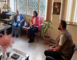 البزري يتفقد المبنى المستهدف بالغارة في الشرحبيل - منطقة صيدا