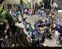 الحريري تتفقد مركزا للنازحين وتطلع على احتياجاتهم ..و"المستقبل" يقيم نشاطات ترفيهية لهم