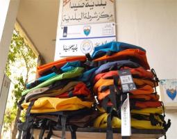 حقائب مدرسية من "روتاري صيدا" لأبناء عناصر شرطة البلدية وفوج الإطفاء