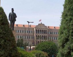 أربع عقد تعوق التأليف... ورئيس وزراء قطر في بيروت اليوم