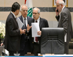 استنفار عسكري وسياسي في مواجهة اشتباكات الحدود إرجاء آلية التعيينات ونقاش حكومي حول نزع السلاح