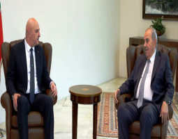 عون إلى الإمارات: لا خشية من سحب السلاح… جولة الجنرال الأميركي تعيد تفعيل لجنة الرقابة