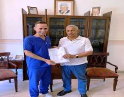 سعد يهنىء الدكتور رمضان لنيله شهادة اختصاص في "طب الجنين" من جامعة الشارقة