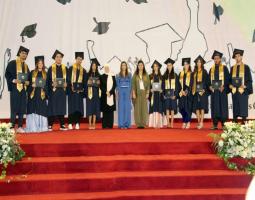 ثانوية رفيق الحريري احتفلت بتخريج الدفعة الـ36 من طلابها.. بهية الحريري للخريجين: أنتم صورة لبنان الذي نريد