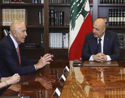 «حزب الله» بين تلازم حصرية السلاح وضمانات التخلي عنه