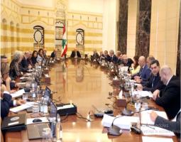 الحكومة تتخذ نصف قرار بحصر السلاح... وعون يمسك العصا من منتصفها