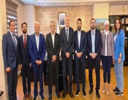 السفير الفرنسي يزور صيدا ويلتقي رئيس واعضاء من المجلس البلدي ويطلع على إحتياجات المدينة ومنطقتها