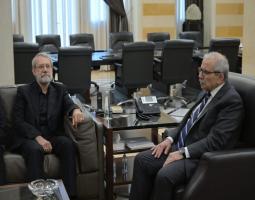 سحب سلاح حزب الله: تساؤلات حول كيفية التنفيذ... عون: نرفض التدخّل بشؤوننا.. ولاريجاني: أنتم أسياد قراركم