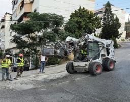 مبادرة من الصيدلي عمر مرجان لتزفيت الحفر وتوسيع الطريق في مجمعي رستم 1 و 2 في كفرجرة