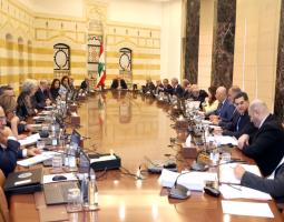 مجلس الوزراء لتقرير السلاح و"رسالات"... التوتر يتفاقم بين سلام والحزب وتعويل على مبادرة لعون  06:27