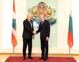 حشود سياسية تمهّـد لمعركة تصويت المغتربين... عون من بلغاريا: مهمّة الجيش مصيرية