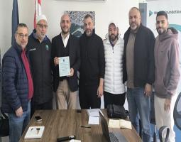 عمر مرجان يلتقي وفدَي "نادي اللواء" و"نادي الشباب" حارة صيدا ويتسلّم درعًا تكريميًا