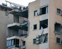 لبنان: عشرات القتلى بغارات إسرائيلية بعد إطلاق «حزب الله» صواريخ