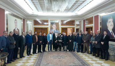 الحريري تلتقي قطاعات 