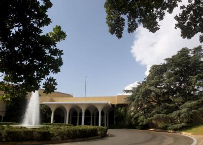 مخاوف من تداعيات مُدمِّرة.. باريس حاضرة للتسوية.. برّي: التنافس يُقرِّب الانتخاب