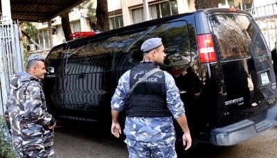 الدولة تحمي حقوقها بالادعاء على حاكم مصرفها