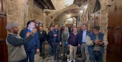 الوزير ياسين يجول في صيدا القديمة التي تشهد حركة زوار ووافدين غير مسبوقة