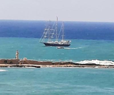 اول مركب سياحي روسي يرسو في ميناء صيدا .. والعوجي يستقبله