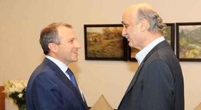 جلسة المرشحيْن المتنافسين: من يخاف أولاً ومن يخون أولاً؟