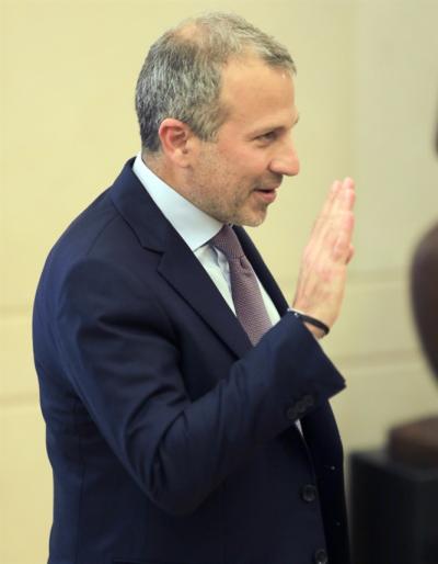 باسيل يفتح أبواب التسوية: أعطونا اللامركزية والصندوق وخذوا الرئيس