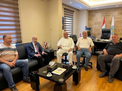 اللواء خير إطلع على أسماء المتضررين  من اشتباكات المخيم في منطقة تعمير عين الحلوة - صيدا