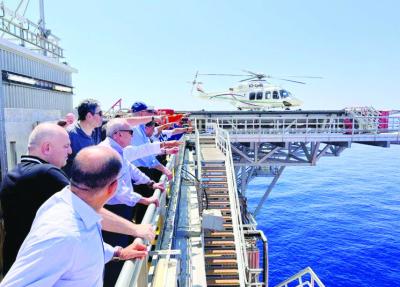 باريس تحذر من العرقلة والعقوبات.. وتوتر على ضفاف الحفر الرئاسي