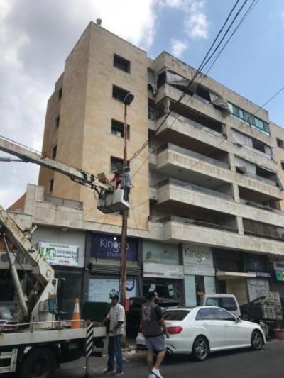 المباشرة بإنارة عدة احياء في منطقة الدكرمان - صيدا