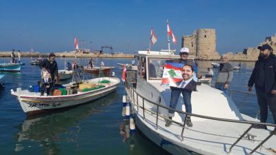 مسيرة مراكب بحرية لصيادي الأسماك في صيدا وفاء للرئيس الشهيد رفيق الحريري