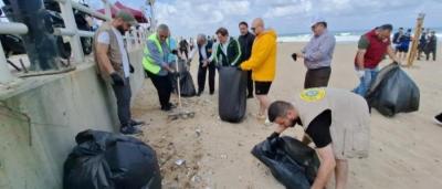 حملة تنظيف شاطىء صيدا برعاية البلدية بالتعاون مع الجمعيات الأهلية والكشفية