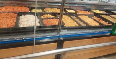 محضرا ضبط بحق مطعم 