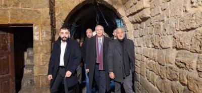 سفير فرنسا يجول في 