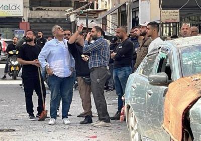 بديع يندد بالغارة الإسرائيلية على صيدا ويتفقد المنطقة المستهدفة ويشرف على رفع الانقاض.