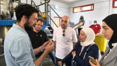 المرشح عمر مرجان يزور معمل فرز النفايات الطبية ويؤكد على أهمية دعم المشاريع البيئية